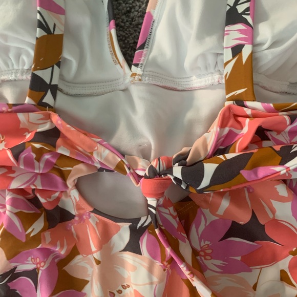 Kona Sol womens one piece floral bathing suit size large - Picture 3 of 6
